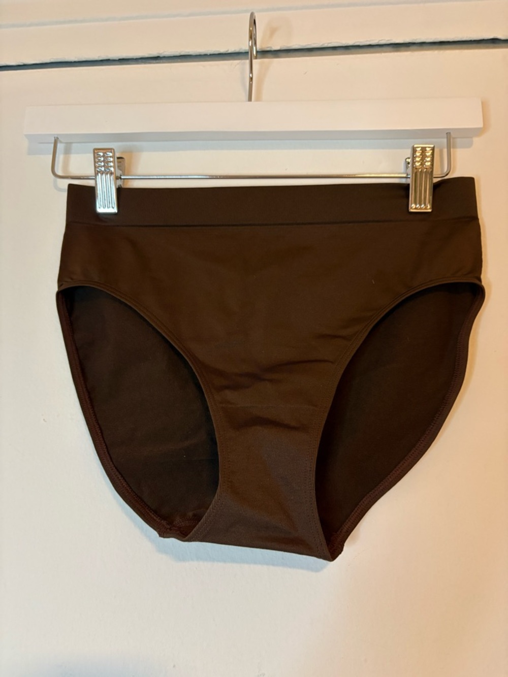 QUINCE SEAMLESS HIGH RISE PANTY IN BROWN (1 PAIR)